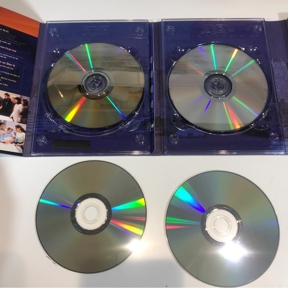 Friends Seasons 1 and 2 Boxset DVDs - Picture 4 of 5